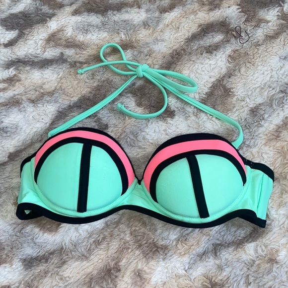 California Waves Other - California waves bikini top size small